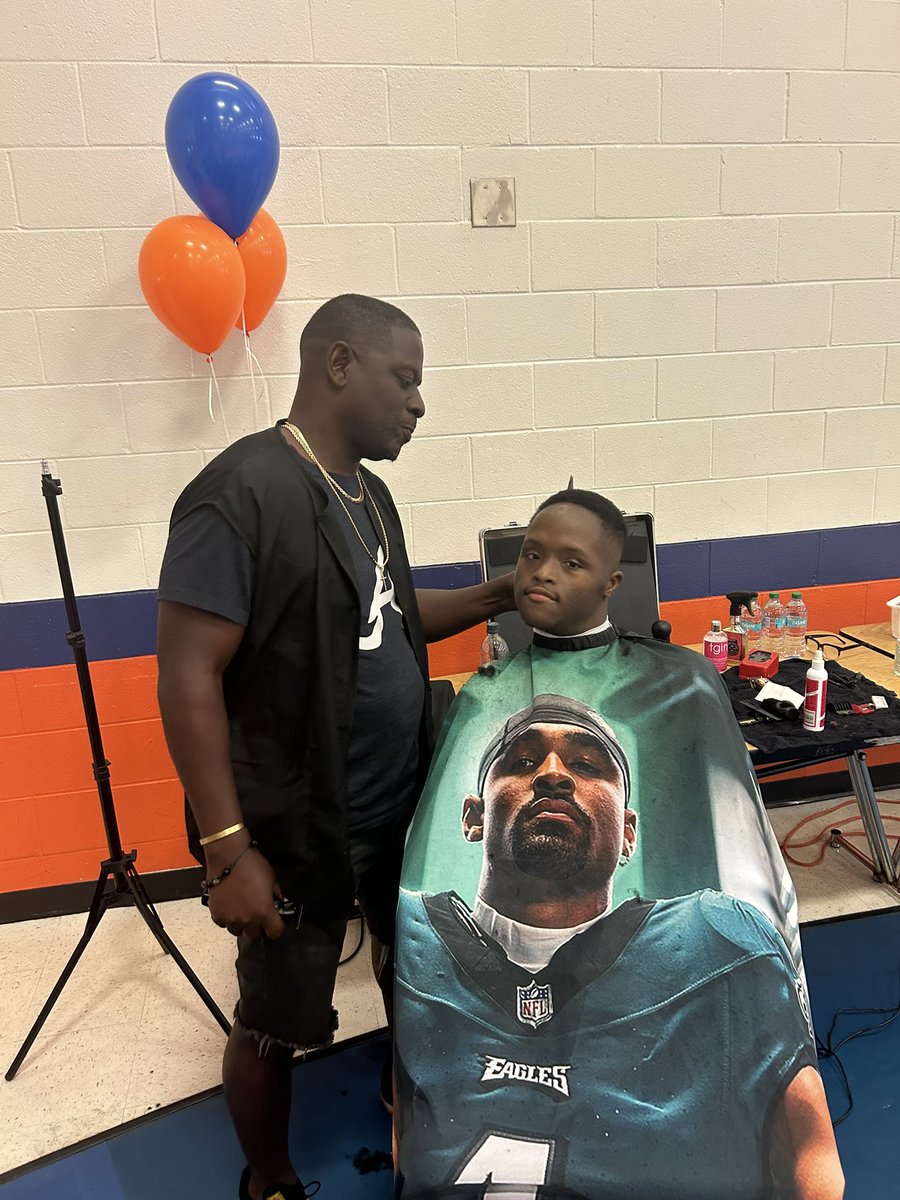 NSHSTheLink's tweet photo. Linking students, teachers, and staff to free haircuts at Gear Up Day! Stronger Together! @FCS_NSHS_Princ @FultonCoSchools @NorthSpringsHS https://t.co/vXaDsQ1nFp