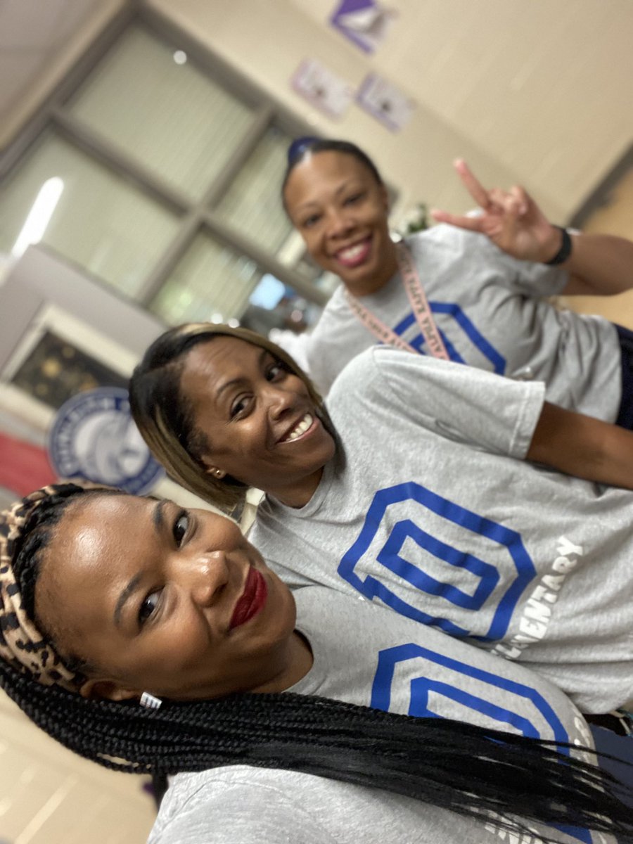 AngelaEducates's tweet photo. Successful first week of what’s sure to be an AMAZING school year! 
Welcome Back Dolphins! 🐬💙
#FirstWeekMCS #Year20
@DunleithES @MariettaCitySch https://t.co/YvEpYzfzXQ