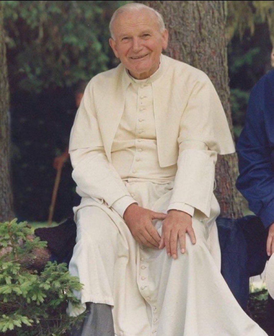 "Incluso en la noche más oscura , terminará y saldrá el sol" ... 🙏

Juan Pablo II