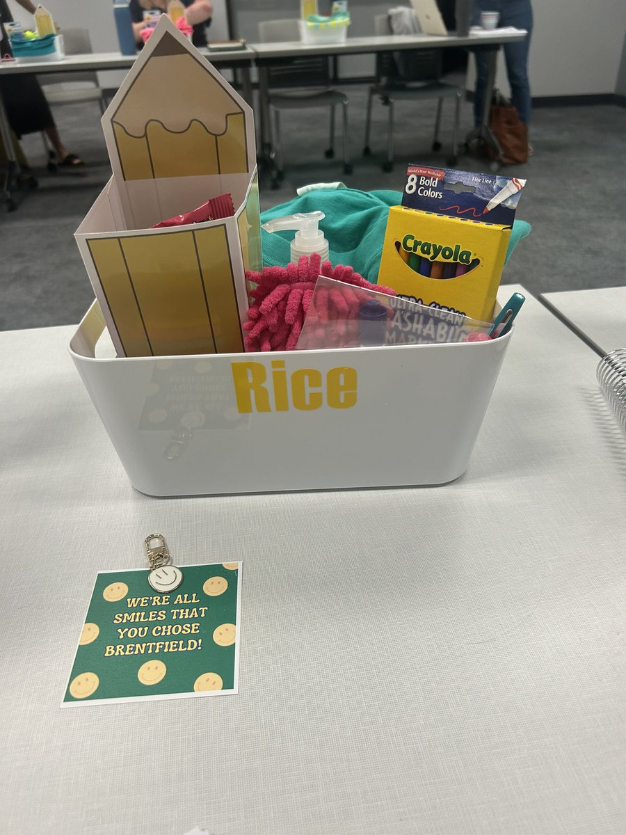RachelDRice90's tweet photo. What a sweet welcome to @TeamBrentfield! So excited to be a part of this community! https://t.co/OxJmyBPswX
