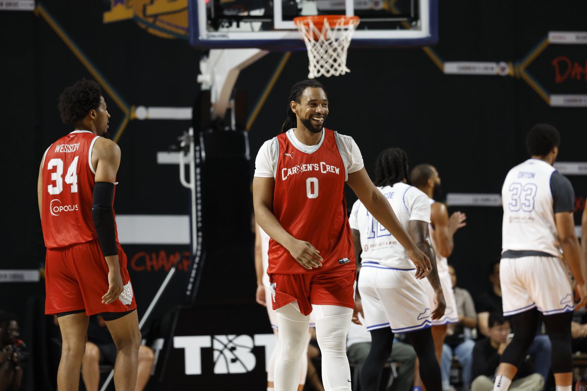 thetournament's tweet photo. HALFTIME IN PHILLY:

@LaFamiliaTBT - 27
@CarmensCrew - 40

@CarmensCrew DOMINATED the first half🔥

Catch the second half on FS1! https://t.co/w7rJDJYkia