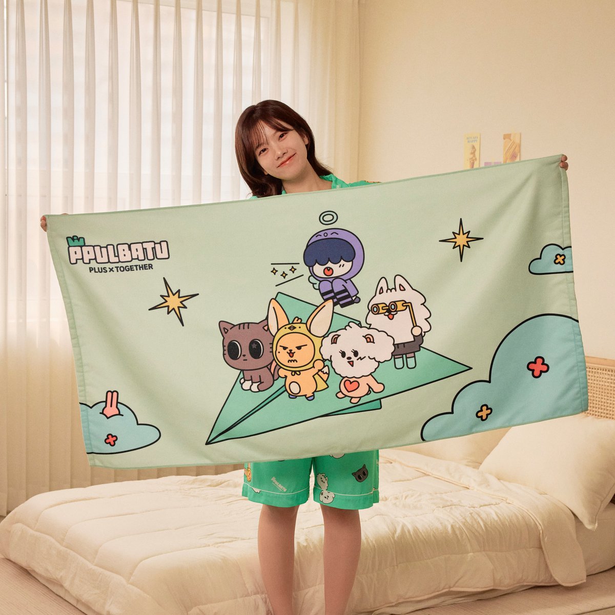 HYBE_MERCH's tweet photo. TOMORROW X TOGETHER Official Character 'PPULBATU' Merch.

CONCEPT PHOTO 📸 (3/3)

[OFFLINE]
📅 2024. 08. 08 - 08. 21
📍 THE HYUNDAI SEOUL B2 ICONIC SQUARE

[ONLINE]
📅 2024. 08. 27. 11AM(KST)
📍 @weverseshop

#PPULBATU #TXT_PPULBATU
#PPULBATU_POPUP #PPULBATU_WARIWARI
#투모로우바이투게더 #TOMORROW_X_TOGETHER #TXT