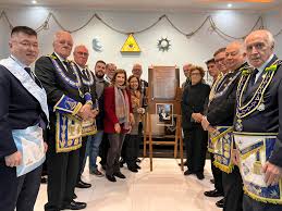 A sessão também reuniu diversas autoridades dos poderes internos do GOB e do GODF.   O GLMDF foi representado pelo eminente Irmão Armando Assunção, Grão-Mestre Adjunto.