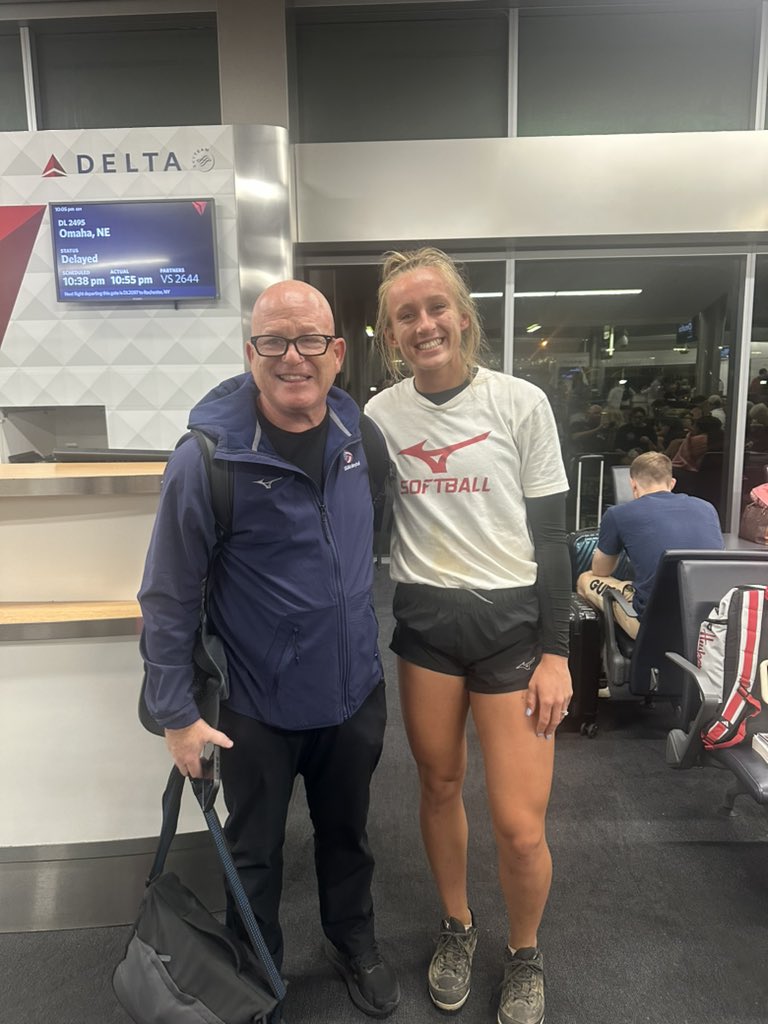 Doc_elitemind's tweet photo. Look who I ran into in the Atlanta airport-one of the GOAT's @jordybahl! Over 40,000 people listened to her on the Max Out Mindset podcast! It truly was an all-timer for the elite mindset lessons she shared & her willingness to be vulnerable. She has changed more lives than she will ever know! Very thankful for her! The Huskers are in for a treat! @HuskerSoftball @papiosoftball @JessKnecht @scottpapek