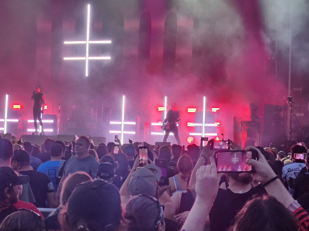 clownscoutneeds's tweet photo. @marilynmanson Welcome back and Thank you!!!  You're doing &amp; look &amp; sound AMAZING!!! It meant *everything* to me and the girls.  Hope you had fun dude! https://t.co/x32JElK6K0