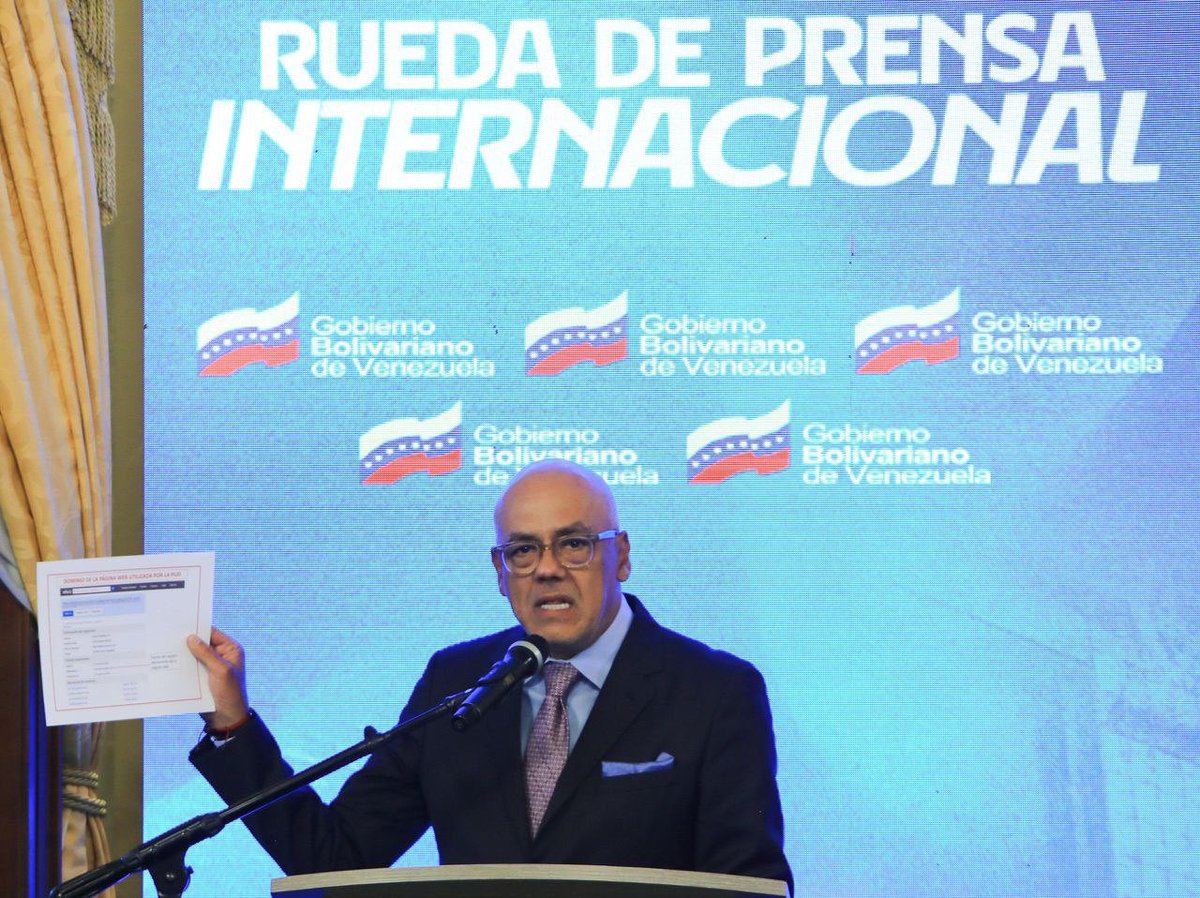 #EsNoticia || El presidente de la #AsambleaNacional, <a href="/jorgerpsuv/">Jorge Rodríguez</a>, ofreció detalles de las supuestas actas que fueron publicadas por la oposición venezolana en un portal web, con las que buscaban “tomar el poder y justificar actos violentos” en el país.