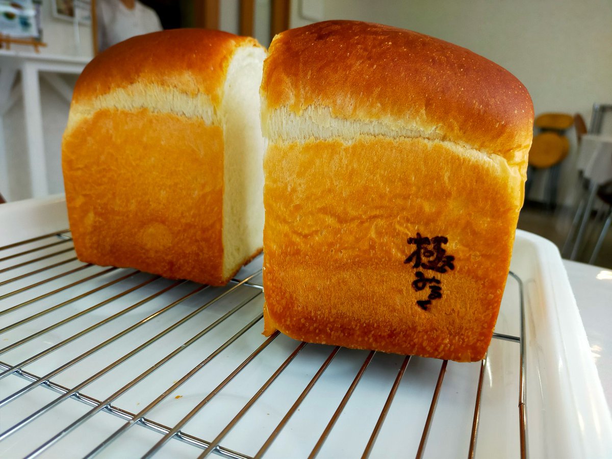 ミルミル！こんにちは！8月の極みるく食ぱん販売日の告知ミル！

先着３２斤の限定です。

価格：３５０円（税込）

販売日：8月27日（火）１２時〜

予約締切：8月21日（水）

予約の上限もございますので、お早目にご注文ください！