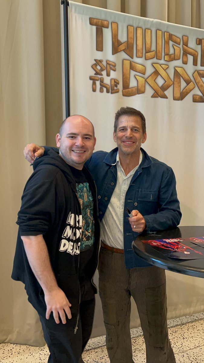 joshharding77's tweet image. Highly recommend meeting one of your favorite artists of all time and getting to tell him how much his work means to you in person.
10/10 experience. 🥹
