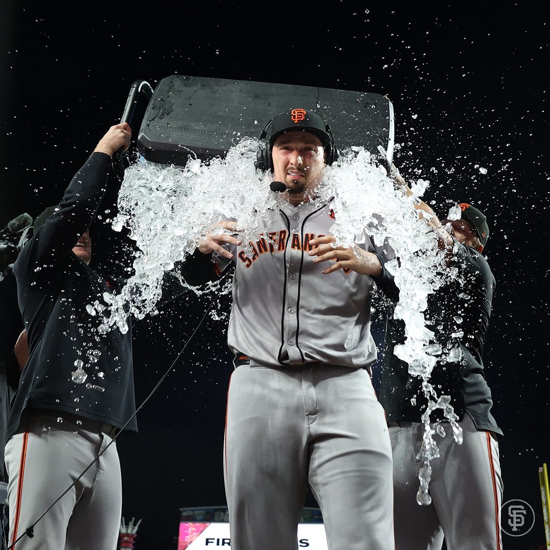SFGiants's tweet photo. Incoming 😂 https://t.co/CGG9rHP3Vm