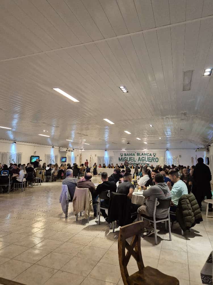 Unidos  desde siempre, más que ayer, con más experiencia para construir un futuro. Proclamamos, sostenemos y acompáñamos tu gestión querido compañero <a href="/Aguero_M_A/">Miguel A Agüero</a> 
Está noche cientos de voces en un solo grito para enarbolar tu compromiso