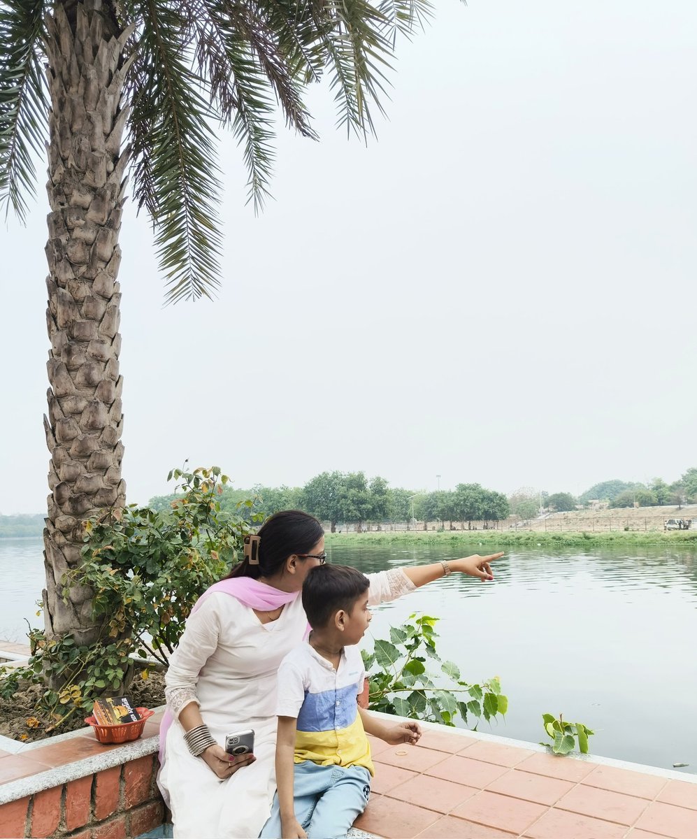 "शक्कर को अंधेरे में खाएं तब भी मुँह मीठा ही होता है, उसी प्रकार सत्कर्म को आप अनजाने में भी करें तो उसका फल मीठा ही होगा"

#सुप्रभात 🙏✨