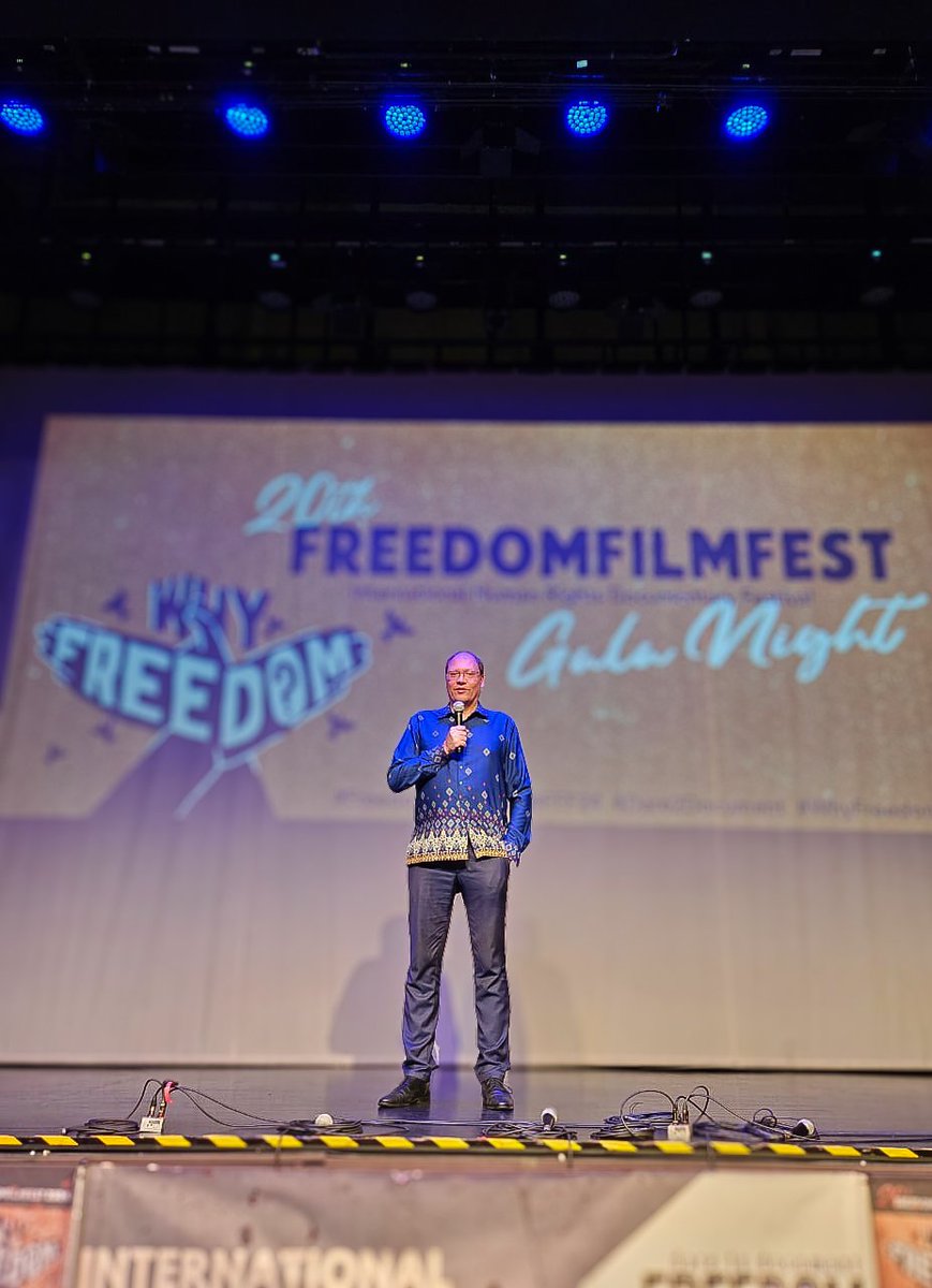 EUinMalaysia's tweet photo. Deputy Head of the EU Delegation to Malaysia Timo Goosmann took the stage at the 20th #FreedomFilmFest last night to speak about the importance of films in bridging cultures and putting the voices that matter at the forefront. (1/2)
#WhyFreedom #FFF24 #Dare2Document #EUinMalaysia https://t.co/vmId1XNVNC