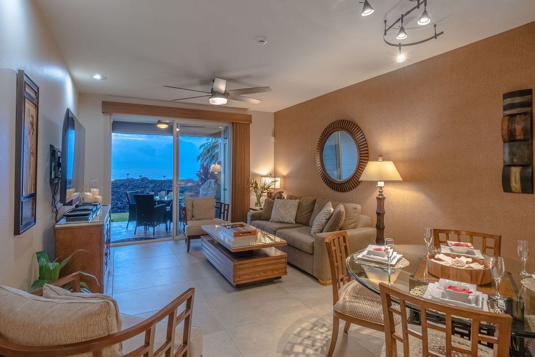 HawaiiLife's tweet image. Just listed by Max B. Aiona, R(S) is 69-1033 NAWAHINE PL #14C, WAIKOLOA, Big Island, for $1,999,999.

hawaiilife.com/mls/712649

This unit sits right on the edge of the Pacific ocean two buildings from the Ocean Club at Halii Kai. Tap the link for more details.

#HawaiiLife