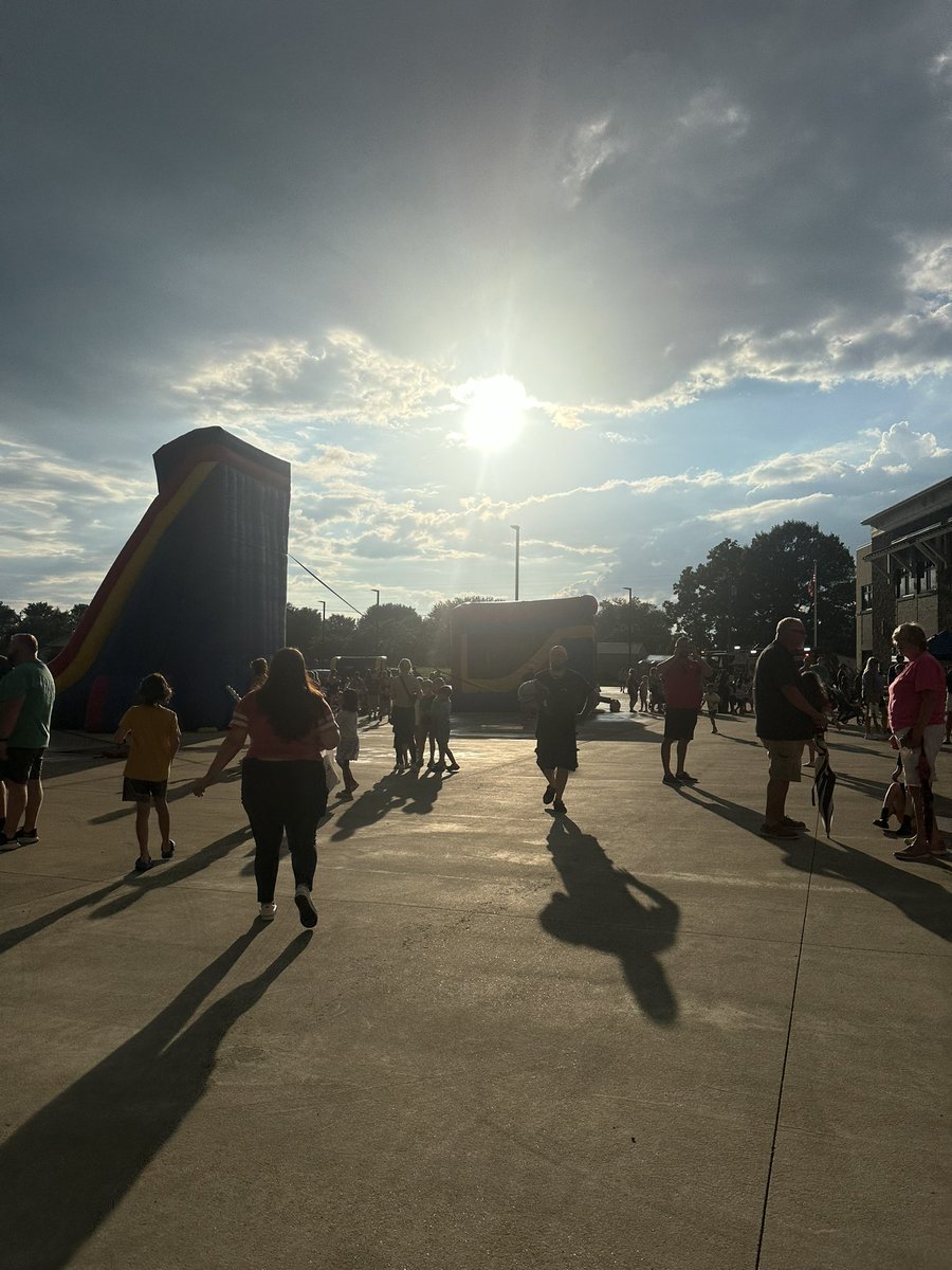 Back 2 School Kick-off fun!! 🐾❤️