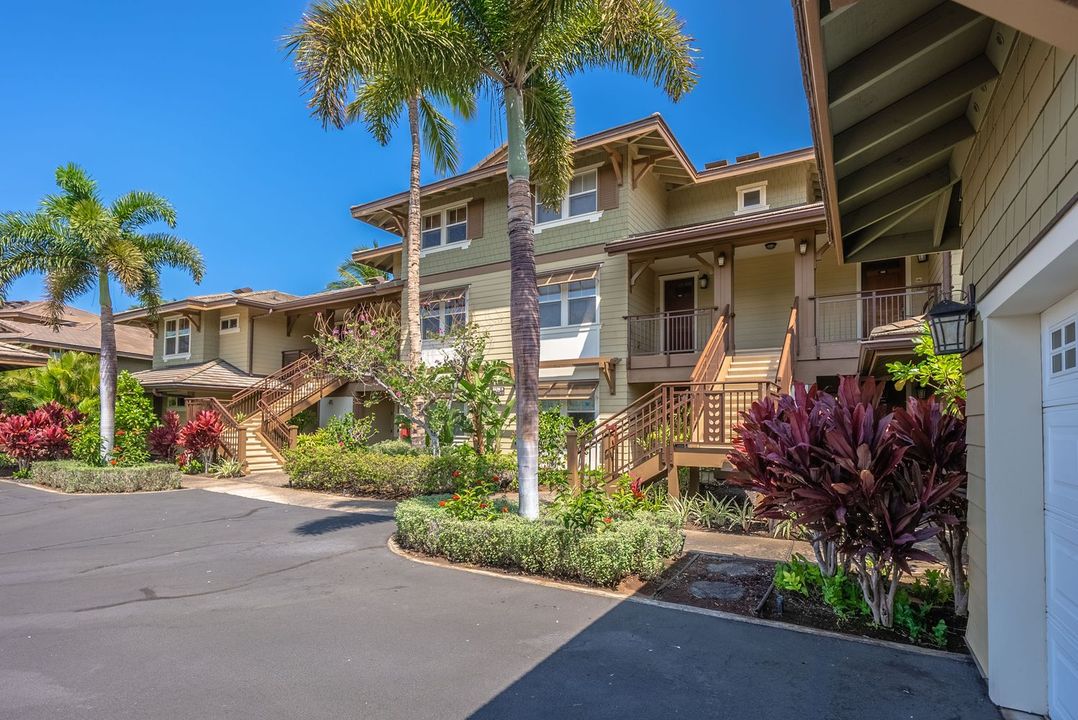 HawaiiLife's tweet image. Just listed by Max B. Aiona, R(S) is 69-1033 NAWAHINE PL #14C, WAIKOLOA, Big Island, for $1,999,999.

hawaiilife.com/mls/712649

This unit sits right on the edge of the Pacific ocean two buildings from the Ocean Club at Halii Kai. Tap the link for more details.

#HawaiiLife