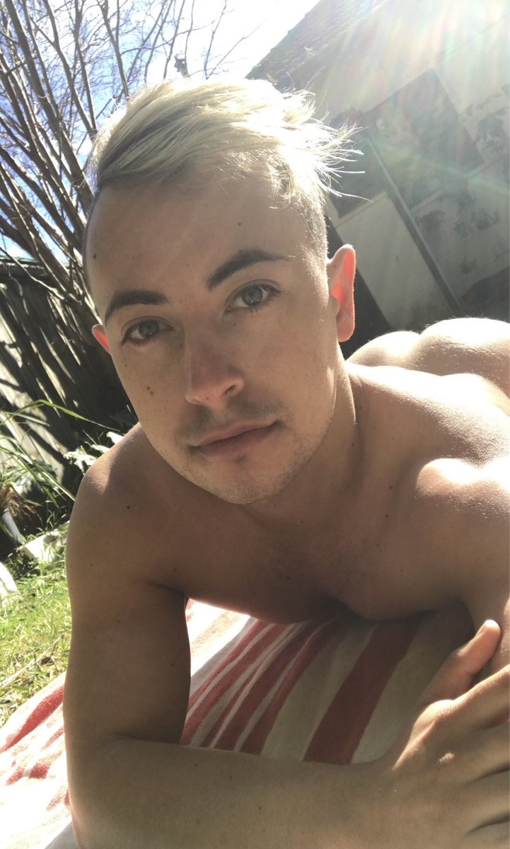 P✨O✨C✨K✨E✨T✨G✨A✨Y (@pocketgayjt) on Twitter photo 