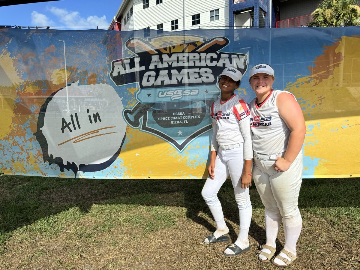 Elena Elash tweet media