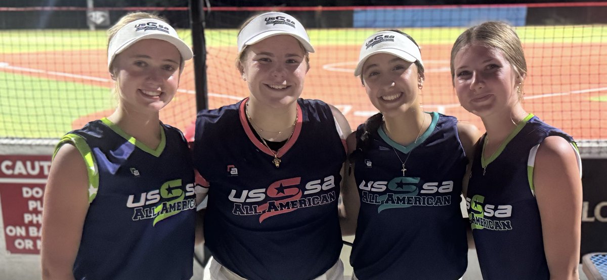 Elena Elash tweet media