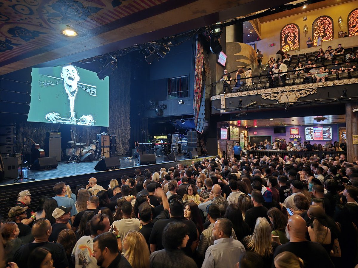 MozzeriansATW's tweet photo. In just about an hour, school is about to start!!๐โ๏ธ๐
4 Fantastic nights of @officialmoz live including what will be the last show TONIGHT at the @hoblasvegas!!! โจโจโจ
๐ธ: @Mario_Club81
#morrissey #moz #houseofblueslasvegas #hoblasvegas #truetoyou #moztour2024 https://t.co/lvNczUiBUd