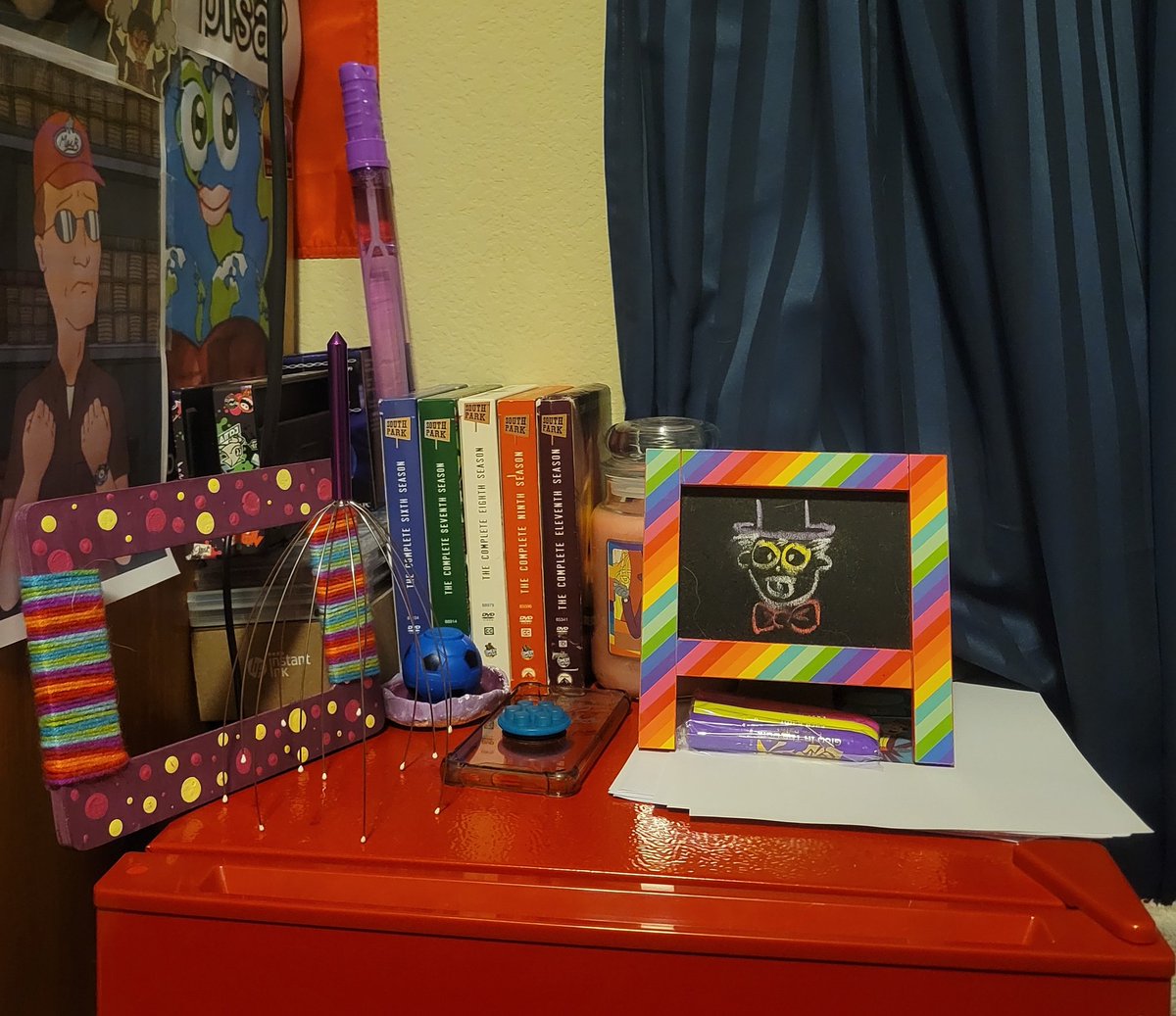 wardentism's tweet photo. Warden shrine updates cuz I've done a lil renovating!! I moved my printer so I could use the extra space, and worked on the next wall a bit more now that my printer works again 🫡
I also forgot to show yall the little corner behind the Warden himself, here's a lil peek! 💜 https://t.co/wLoij2pAjm