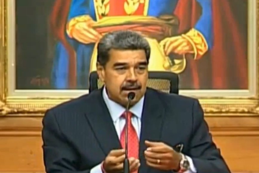 Hoy el Presidente <a href="/NicolasMaduro/">Nicolás Maduro</a> advirtió a los EEUU q sería repetir un gravísimo error apostar x la alternativa golpista y violenta en Venezuela y respaldar al Guaidó 2.0. "¡Que nadie se meta en los asuntos de Venezuela!", reiteró. #ManosFueraDeVenezuela #MaduroPresidente