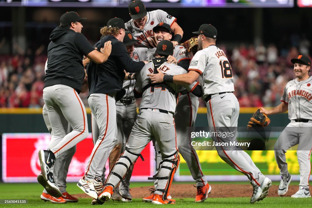 GettySport's tweet image. Blake Snell throws his first #NoHitter!

The Giants starter and two-times Cy Young winner needed 114 pitches to get a 3-0 win with 11 strikeouts and 3BB in nine scoreless innings against the Cincinnati Reds.

 #NoNo #GettySports | 📸: Jason Mowry