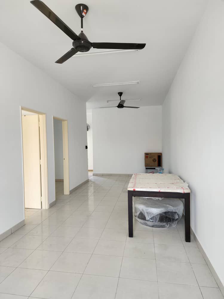 faeezza's tweet photo. Anyone looking for rumah sewa area Klang/Teluk Panglima Garang, please contact number below. Brand new house, semi furnished with 3 rooms and 2 bathroom. 
Direct owner, monthly rental: RM 1,400 https://t.co/MwPz5zLEEd