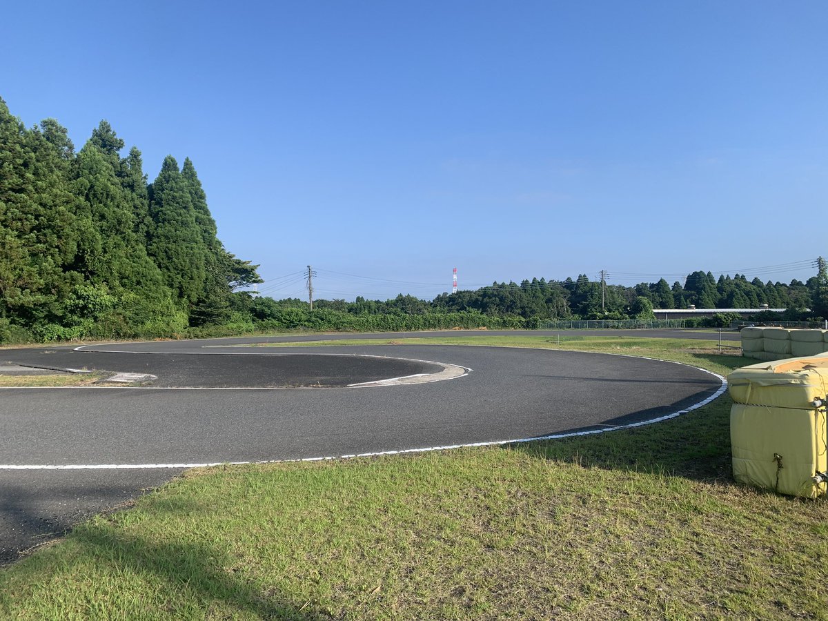 sinwagodtake's tweet photo. 今日は一人で京葉スピードランド
日陰でも35℃！日が当たると40℃近い気温、、 https://t.co/UuHWWKgClD