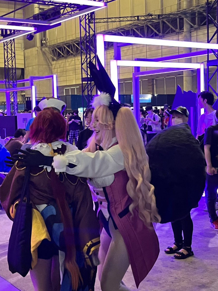 一般の紅閻魔コスプレイヤーさんを見つけて思わず駆け出してしまう