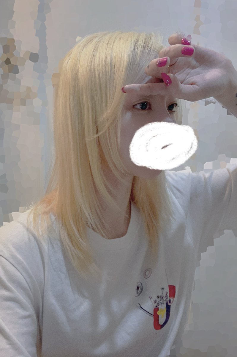 しばしあいたがリタッチ&amp;重かったのでカットyoures hair新宿 byあさのち✂️このレイヤーの綺麗さが伝わるだろうか！ご機嫌は良いのに写真顔ふてこい🥹

先月僕のX見てる子でyoures行ってくれた子がいるとか？？？お店選びに迷ったときの参考にしてくれたのは嬉しい、ありがとう☺️✨