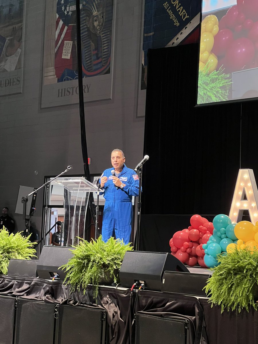 Astro_Jose's tweet image. Today I spoke at 2 convocations for Aldine ISD! Met a lot of great teachers &amp;amp; staff from this great school district including the incredible Superintendent, Dr, LaTonya Goffney! Hope to return! @DrWynneLaToya
@SADubberke
@MrsMGonzalez1
@AldineISD
#AldineConvocation
#AldineImpact