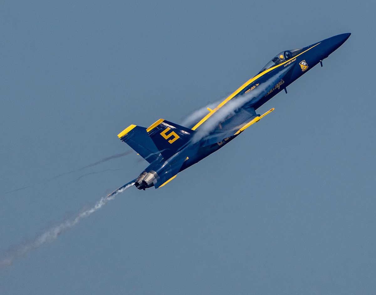 SeattleWXGuy's tweet image. I'm just here for the condensation #blueangels #Seattle #Seafair