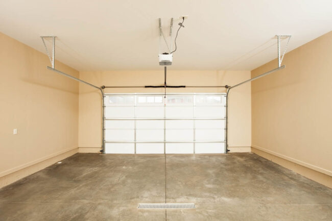 NorthFLHomes's tweet photo. While there are no specialty garage wall paints, 🤔 some of the best interior paints are well suited for this space. 👌

A coat of one of these top interior paints can turn a dreary garage into an inviting
 https://t.co/VNV94ezTda https://t.co/H2jrpvXjAA