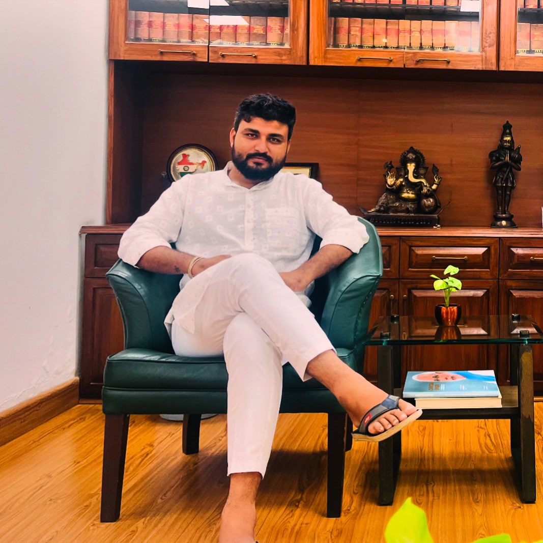 ashok97_bjp's tweet photo. जब होसला बना लिया, ऊँची उड़ान का ..🚩
फिर क़द क्या देखना, ऊपर आसमान का ...🚩🚩
#Ranawas https://t.co/uUkpQWlx1k