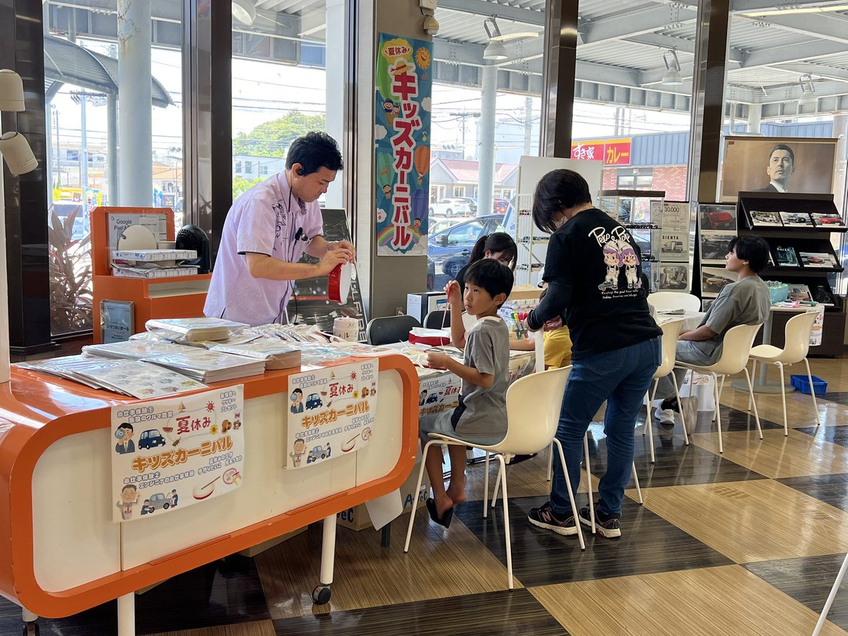 T_noborikawa's tweet photo. 夏休み🏝
キッズ��ーニバル開催中🎌

各店舗にて、
夏休みの工作
キッズエンジニアの体験が出来ます👩🏻‍🔧🧑🏻‍🔧

登川店では
手作り太鼓、光るうちわがあります！

午前中に多くのご家族様が来てくれました！
ありがとうございます🙇‍♂️ https://t.co/uWl9NSUT6S