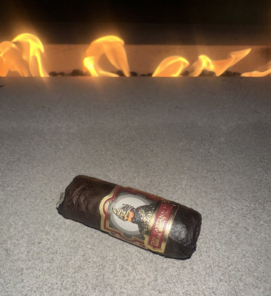 MRmidwestcouple's tweet image. Perfect smoke for a chill Friday evening! #Smoke #Cigars #Tabernacle #Foundation #BOTL #Fire #FridayVibes
