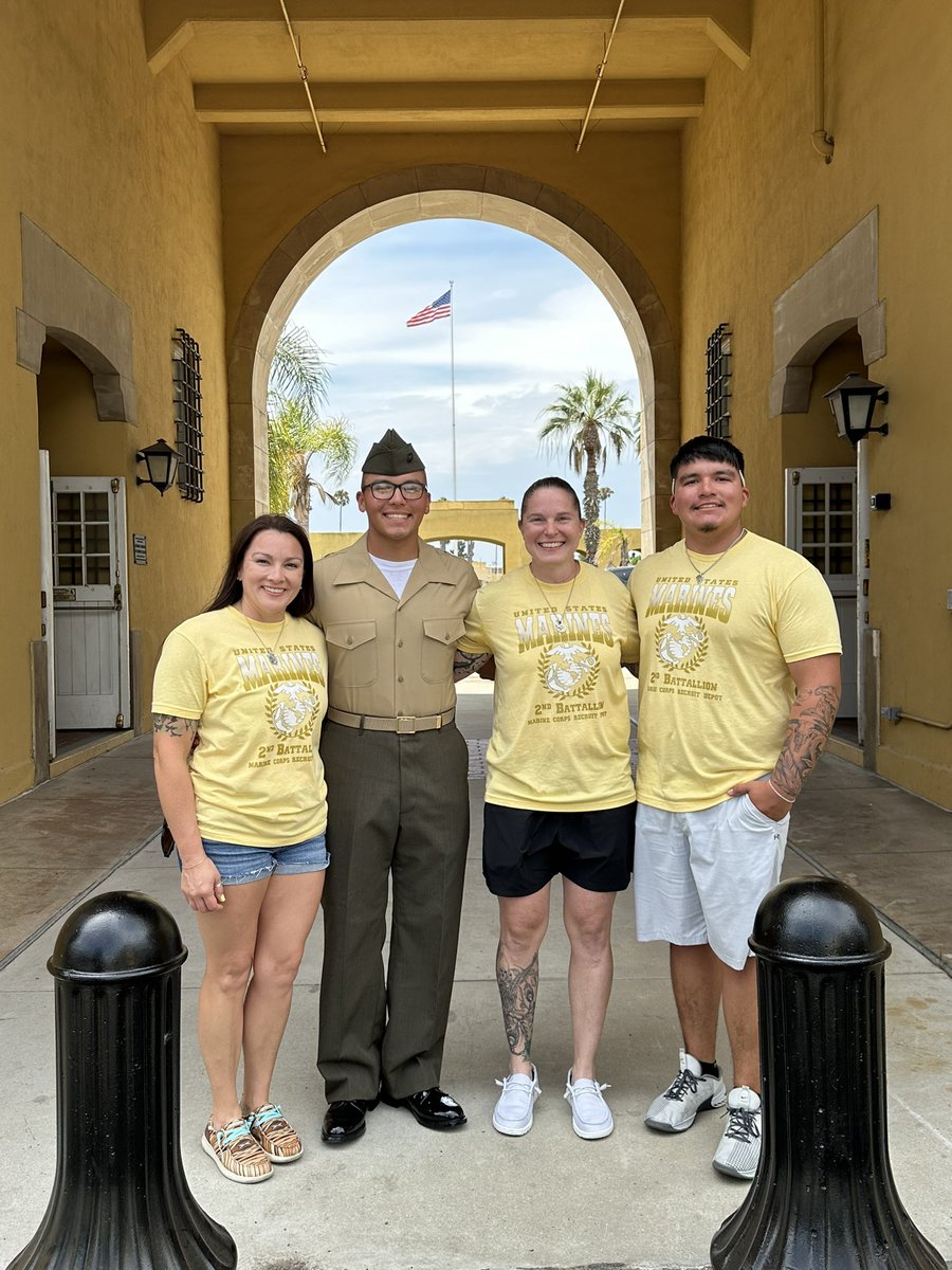 Monica_R83's tweet photo. Graduation Day for our Marine! #HotelHell #MarineFamily #MCRD
❤️💛🦅🌎⚓️ https://t.co/xDyT1Txzbk