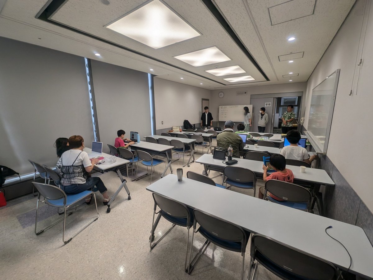 siroitori0413's tweet image. CoderDojo春日に参加してきました!
若きチャンピオン、メンターさんもツヨくて頼もしい✨
この場で親しくなってたニンジャ達もいてほっこり終始和やかムードでした😊
#CoderDojo
