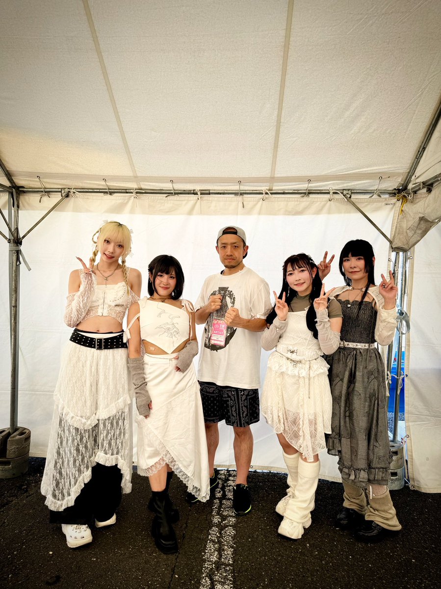 concafe_bancho's tweet photo. 乙女シンドリーム悲願のTIF出演！お疲れ様でした☀️そしておめでとう🎉

みんなお姉さんになったし、綺麗になったね。でも会うとなんだかあの頃のまま。香港では地上波音楽番組にも出演していて大出世。すごい。

明日もライブ頑張って！ワイも試合頑張る👊 https://t.co/vIT28bNxxn