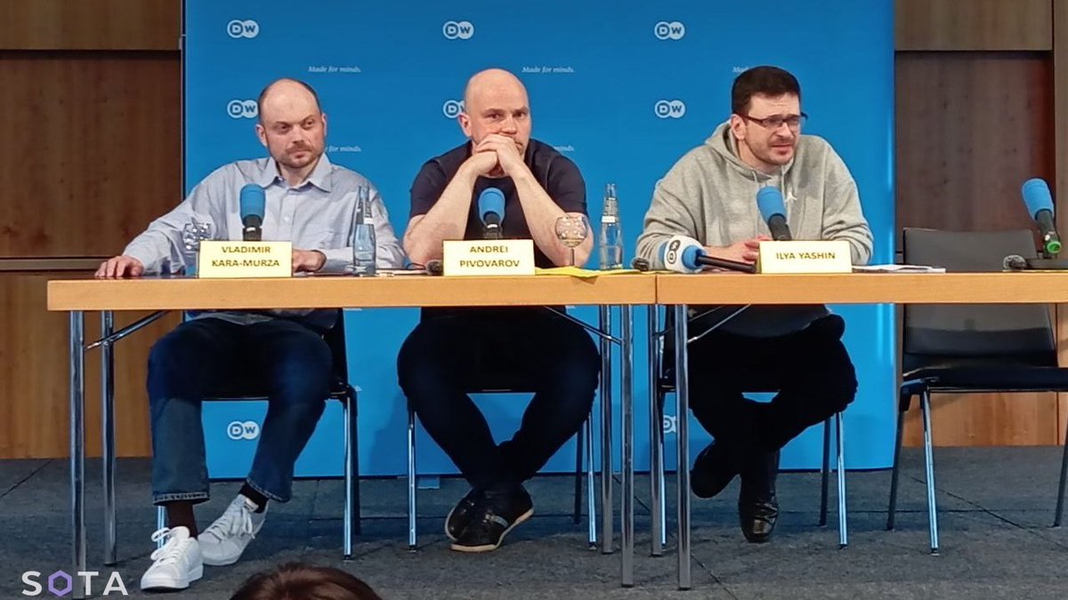 ПРИЧИНЫ ПРОБЛЕМ 

На первой пресс-конференции после освобождения Андрей Пивоваров говорил о необходимости "снятия санкций" с "простых россиян". Санкции должны быть против путинских чиновников и военных, ведущих преступную войну против Украины и против собственного народа.

Это -