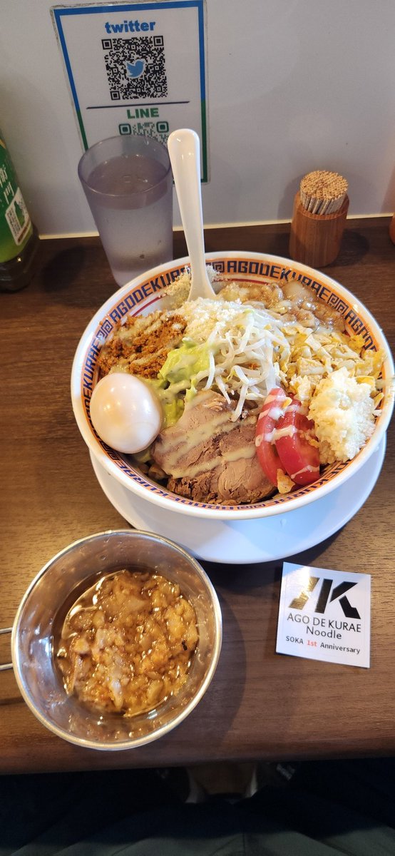 matsubara_men's tweet image. 穴が開いた4号線の工事渋滞にはまりながら㊗️🎊 #顎で喰らえラウンドワン草加店 1周年🎉『藤原SP(中)🥚』メキシカン的なタコス的な凄く旨いヤツ😋追い飯して #GotoHeaven 👼緑のソースは🥑かなァ🙄🍅も合う🤤明日は日曜午前出勤後に春日部本店へ😆今日も美味しいラーメンご馳走さまでした😃