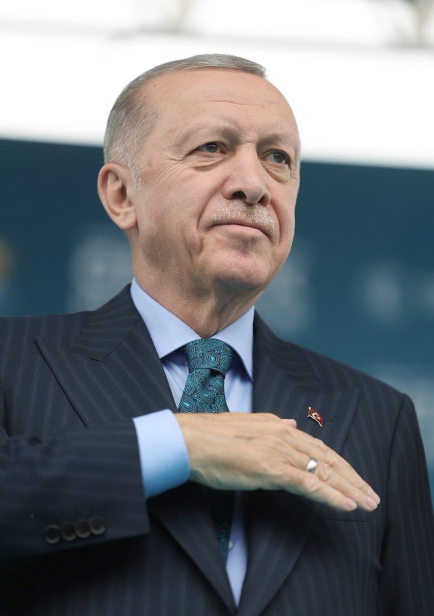 Güçlünün değil
Haklının yanında dimdik duran
Recep Tayyip Erdoğan’ın
Yanındayız

#ErdoğanınYanındayız