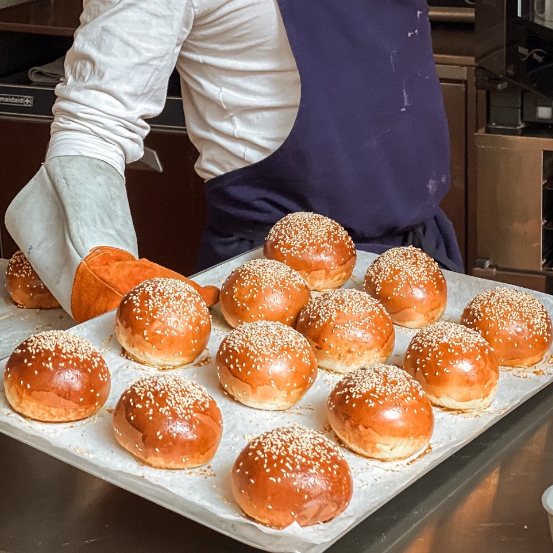 putneyexchange's tweet image. Rise and shine! There’s nothing like the aroma of freshly baked bread to kick start your day.

@GAILsBakery is serving up their sesame bread – perfect for sandwiches, toast or simply enjoying with butter. 

📍 5 Lacy Rd, London SW15 1NH

#PutneyExchange #GailsBakery
