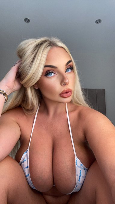 Watch BIG TIT BLONDE👑's leaked NSFW photo on TwXstars
