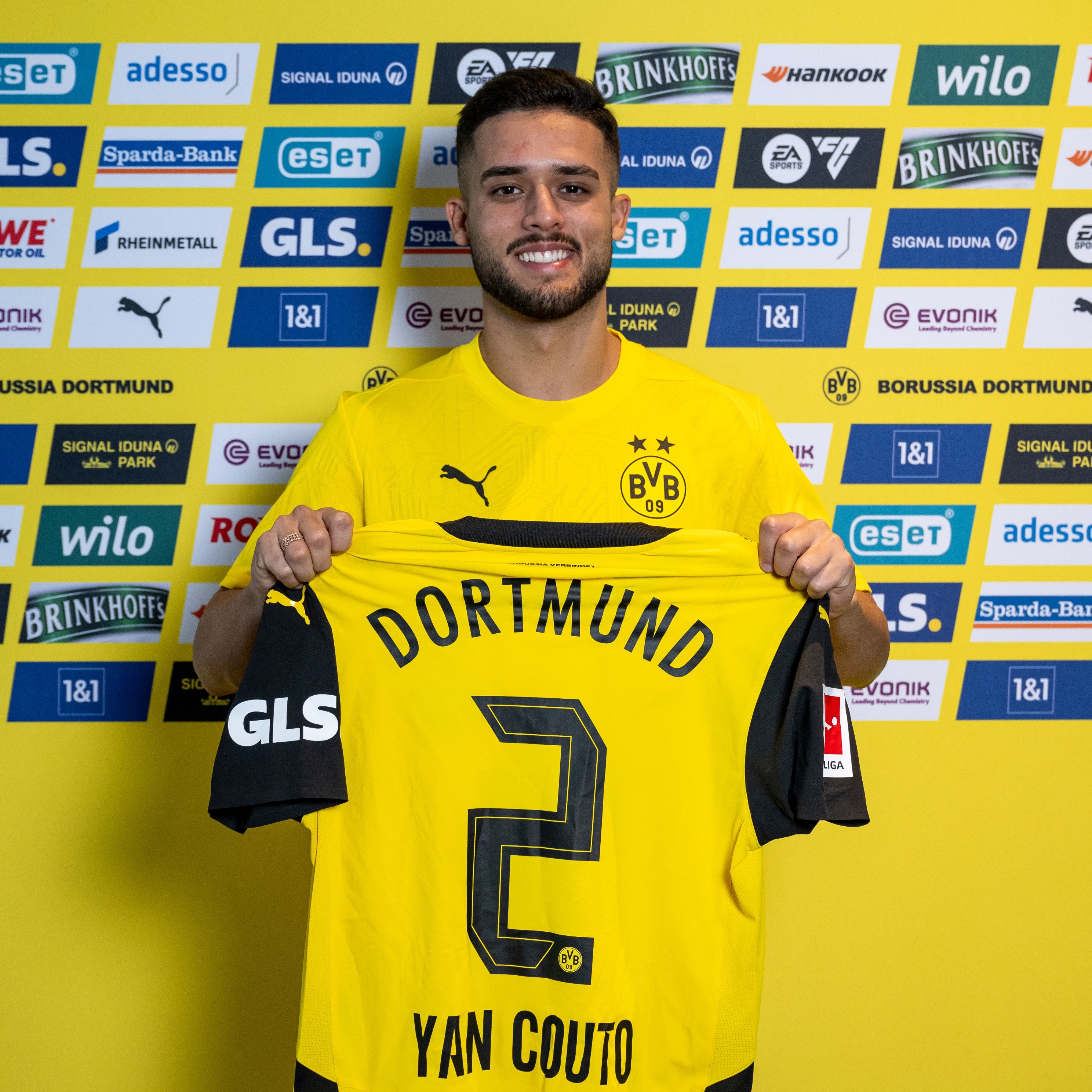 Borussia Dortmund on X: "Bem-vindo ao Dortmund, Yan! 👋 Borussia Dortmund  have signed Brazilian full-back Yan Couto on loan from Manchester City  until June 2025, with an option for a permanent transfer.