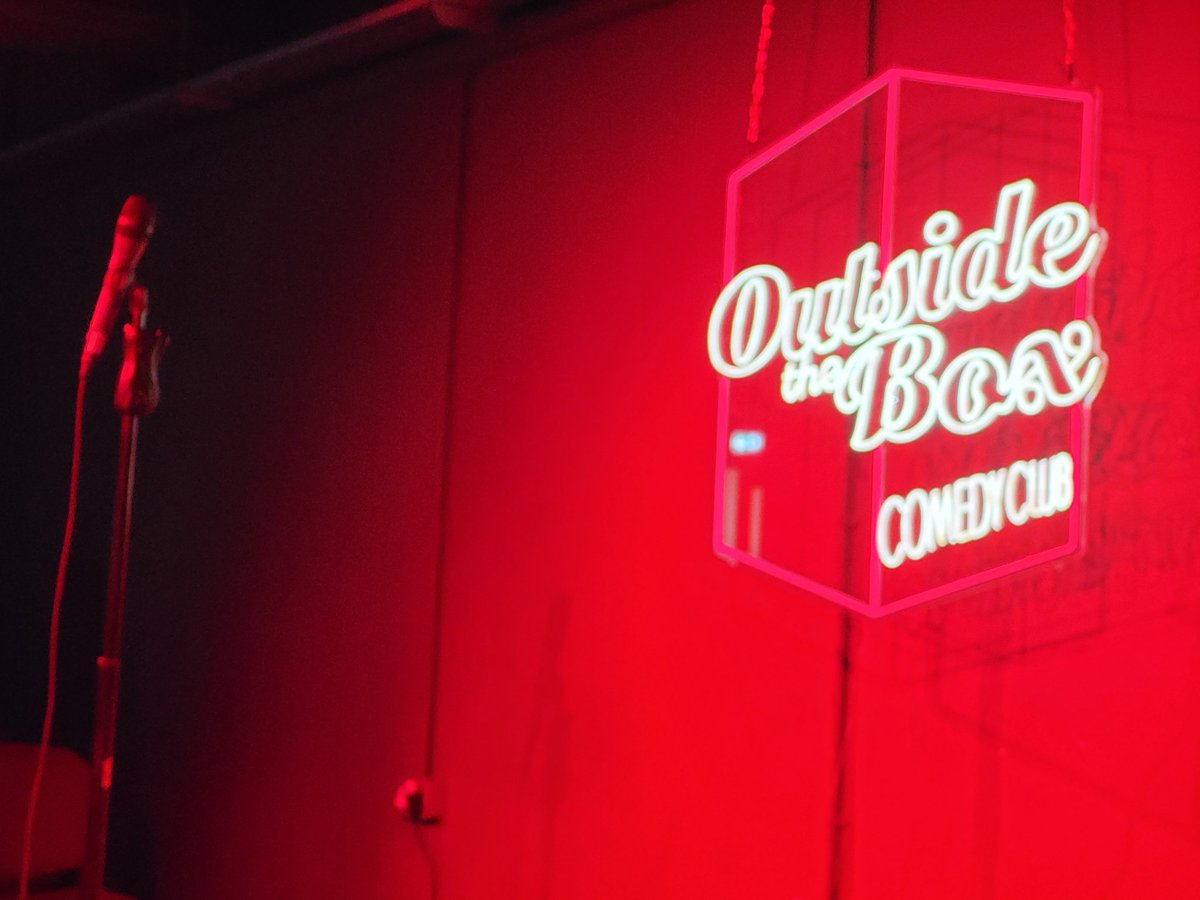VickyHog's tweet image. First visit to @OTBStockport with @lozjam not the last. A great venue and what a line up Brilliant start from @Barry_Dodds middle laughs from #BenSilver Headliner was the magnificent @LouConran and MC @IamRichWilson held it all together in style