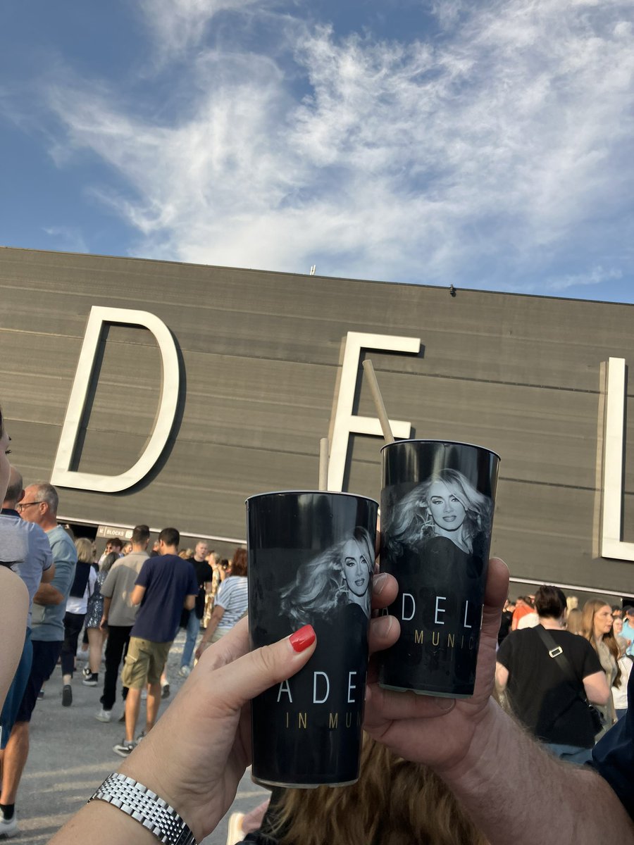 MrsLeanneB tweet media