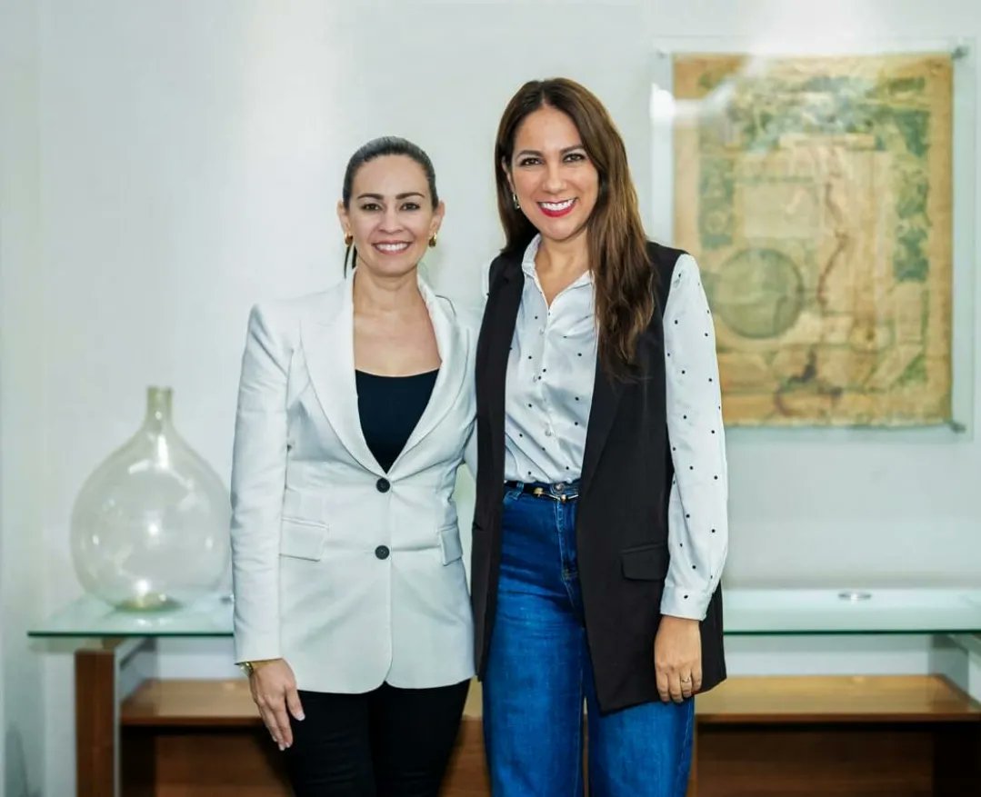 Un gran encuentro con <a href="/LibiaDennise/">Libia Dennise</a>, no tengo duda que será una gran Gobernadora. Cuenta conmigo para hacer equipo por Guanajuato. 

Nos mueve el compromiso, la responsabilidad y el trabajo.