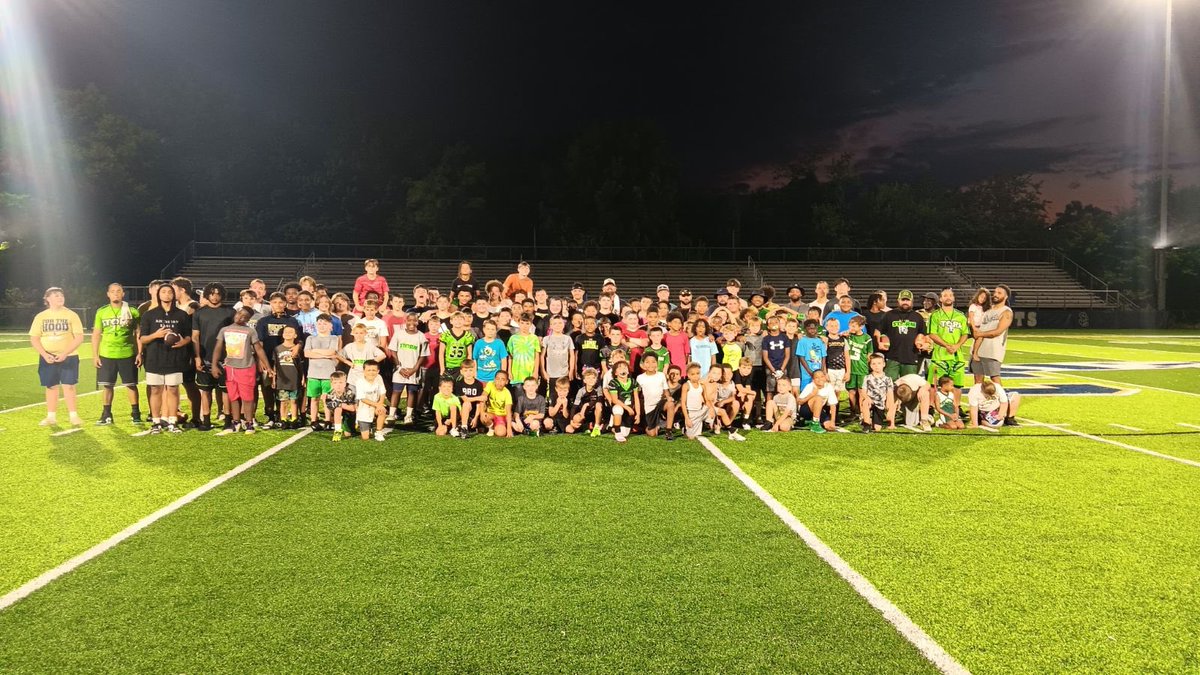 The 1st Friday Night Lights of the 2024 season were on &amp; shining as bright as those that were under it for our <a href="/ShelbyCo_FTBL/">Rockets Football</a> Youth Camp!! 🙏 <a href="/RocketCoachSchs/">Jonathan Carroll</a> w the photo cred as well as the job he &amp; all of the Shelby Storm coaches &amp; SCHS players/staff
#EAT
#FlyRocketsFly