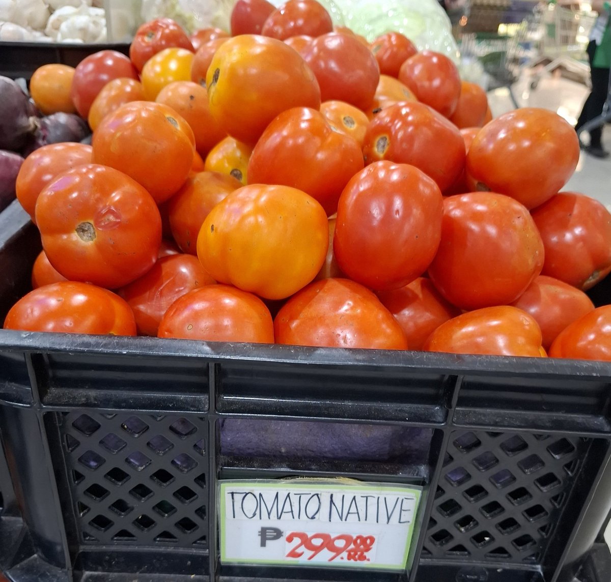 clawawamos's tweet photo. Kamatis naman ngayon! https://t.co/bYU3x00TOX
